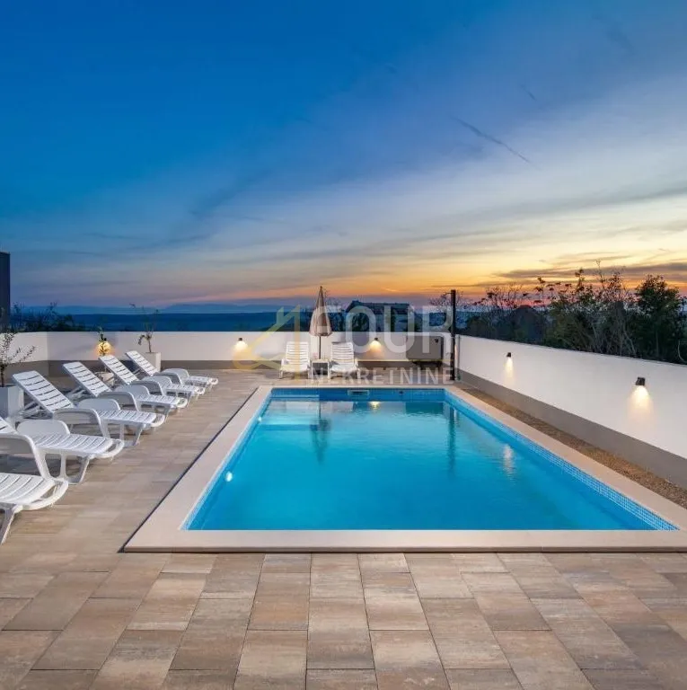 Jadranovo, samostojeća kuća s bazenom, 175m2, pogled na more - cover