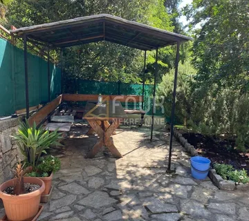 Opatija, namještena garsonijera, 1.red do mora - cover