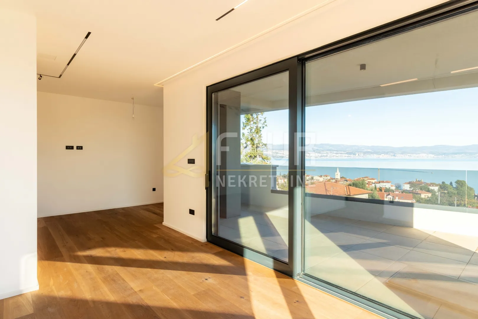Lovran, novogradnja, 75.88m2, 2s+db, terasa, okućnica, pogled na more - cover