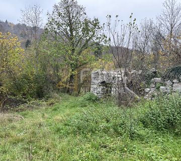 Gorski kotar, Brod Moravice, građevinsko zemljište s ruševinom - cover