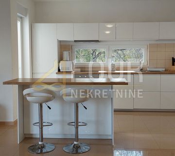 Opatija, Ičići, 109.30m2, 2s+db, lođa, namješten stan! - cover