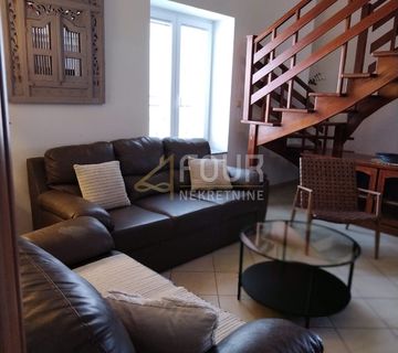 Istra, Pula, 69.90m2, dvoetažni 2s+db - cover
