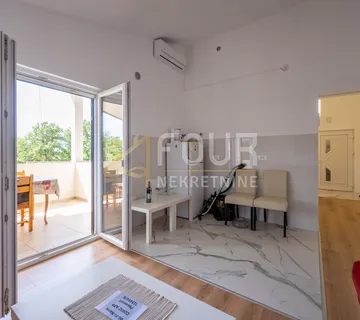 Istra, Nova Vas, samostojeća kuća - 5 stanova, bazen, garaža i okućnica - cover