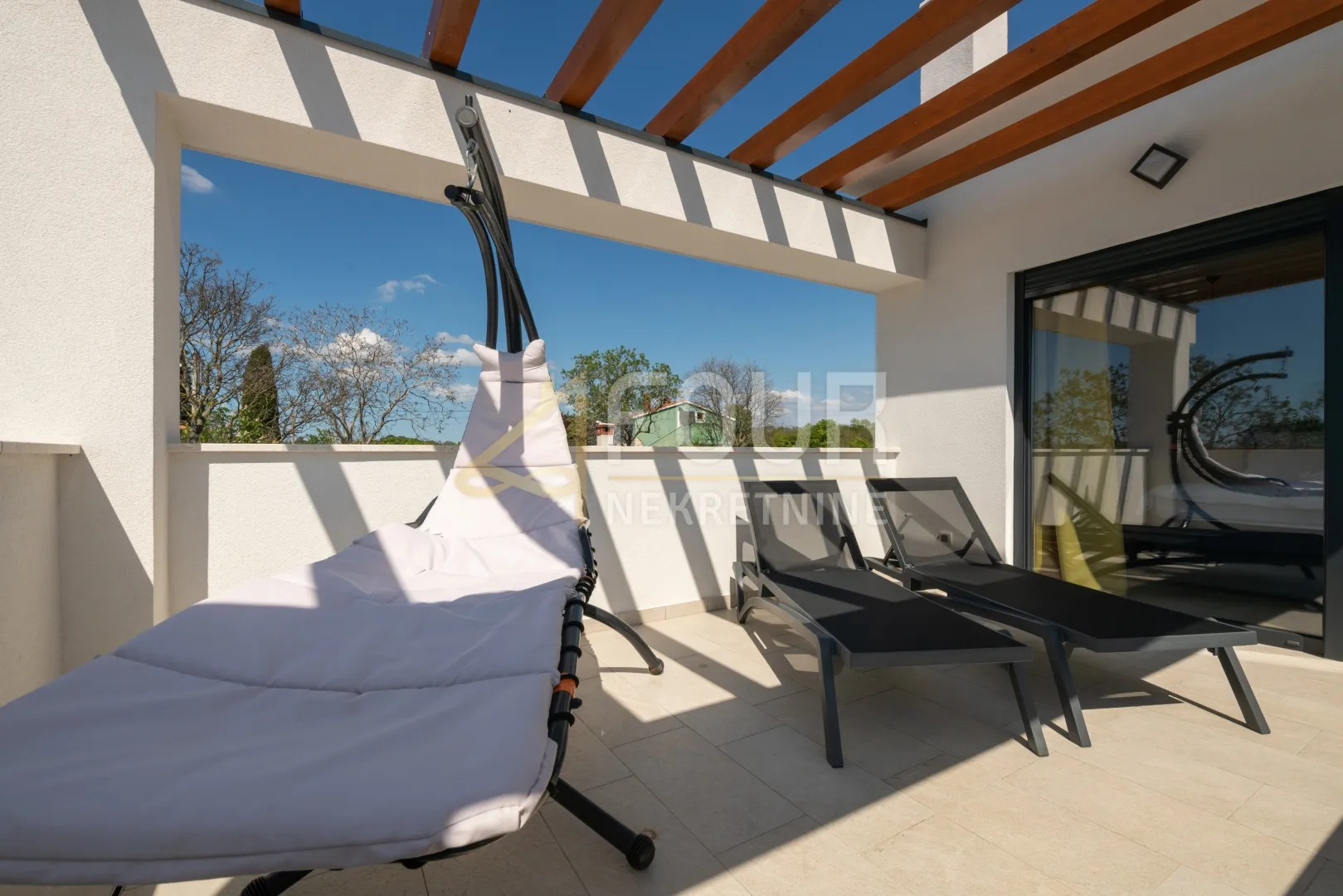 Istra, Krnica, samostojeća vila s bazenom, pogled na more - cover