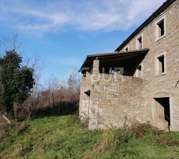 Istra, Motovun - okolica, zemljište s dvije starine - cover
