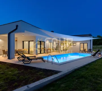 Istra, Rovinjsko Selo, novogradnja, moderna prizemnica s bazenom - cover