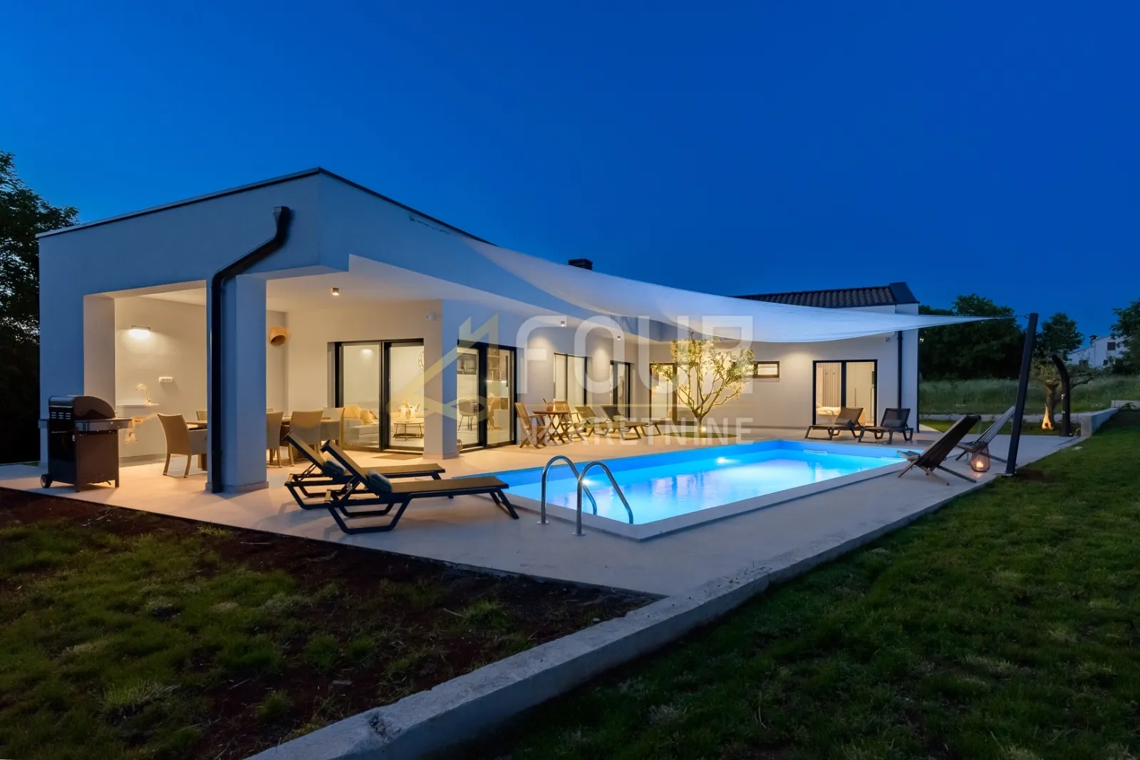 Istra, Rovinjsko Selo, novogradnja, moderna prizemnica s bazenom - cover