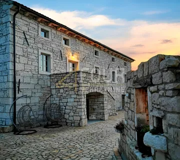 Istra, Tinjan, prekrasno imanje, dvije kamene kuće s bazenom - cover