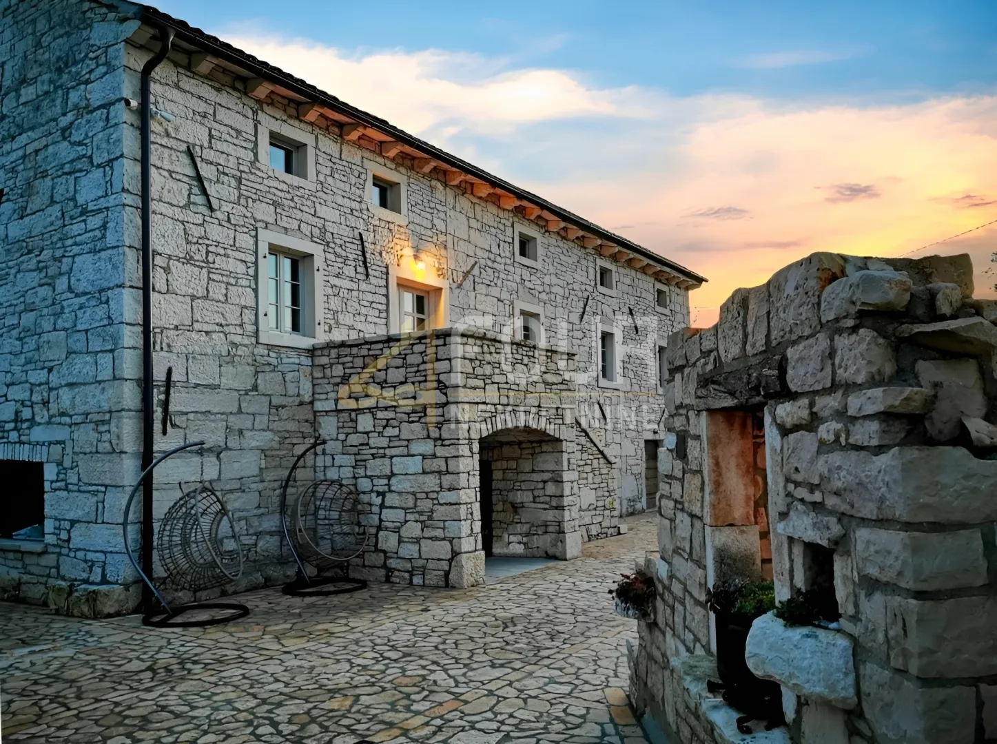 Istra, Tinjan, prekrasno imanje, dvije kamene kuće s bazenom - cover