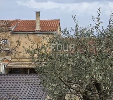 Otok Krk, Risika, kuća u nizu s projektom za 3 apartmana - cover