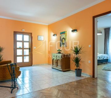 Opatija, 3s+db sa studio apartmanom, 140.67m2, garaža, vrt - cover