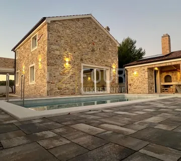Zadar, Vrsi, samostojeća kuća s bazenom - cover