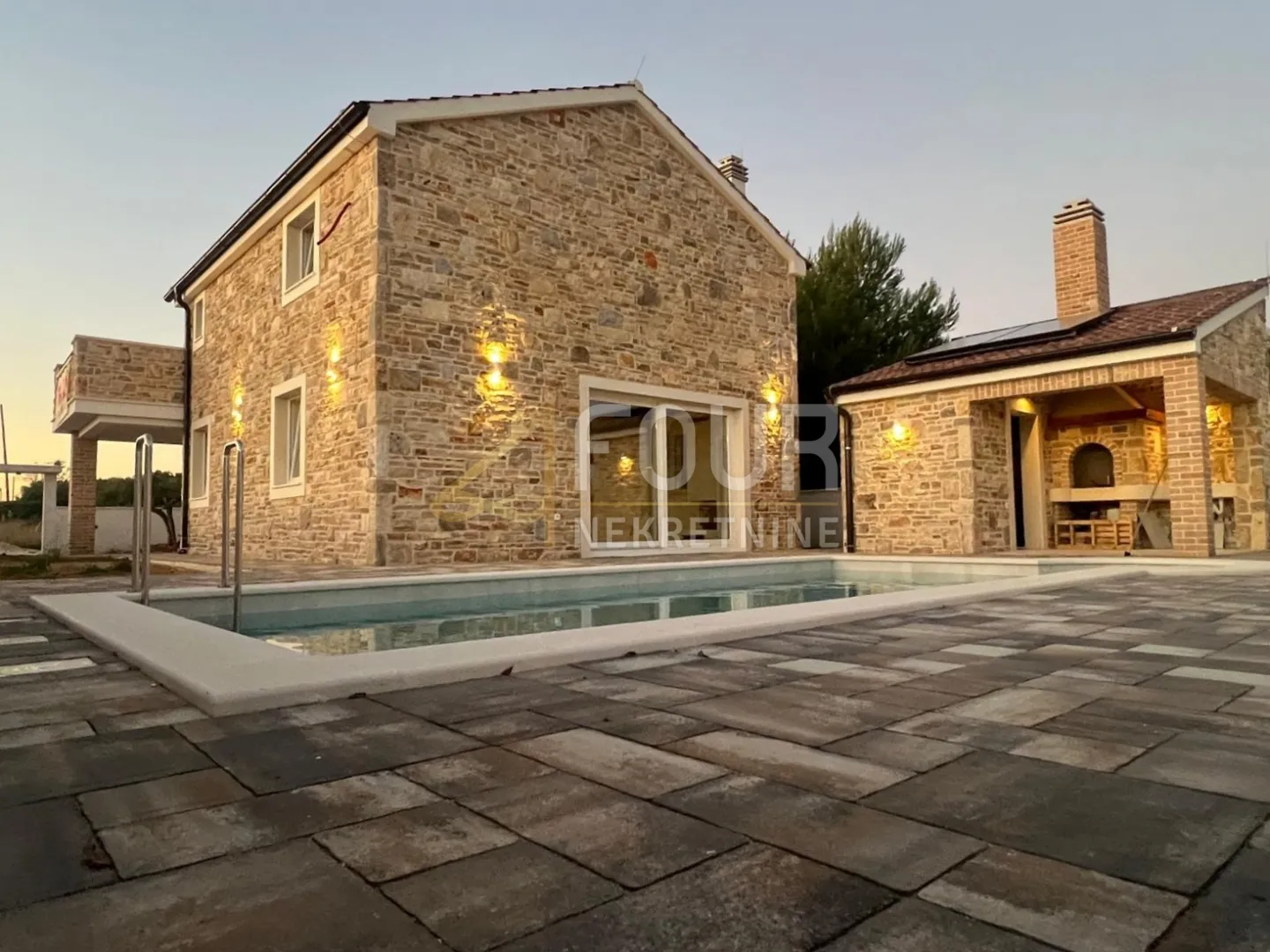 Zadar, Vrsi, samostojeća kuća s bazenom - cover