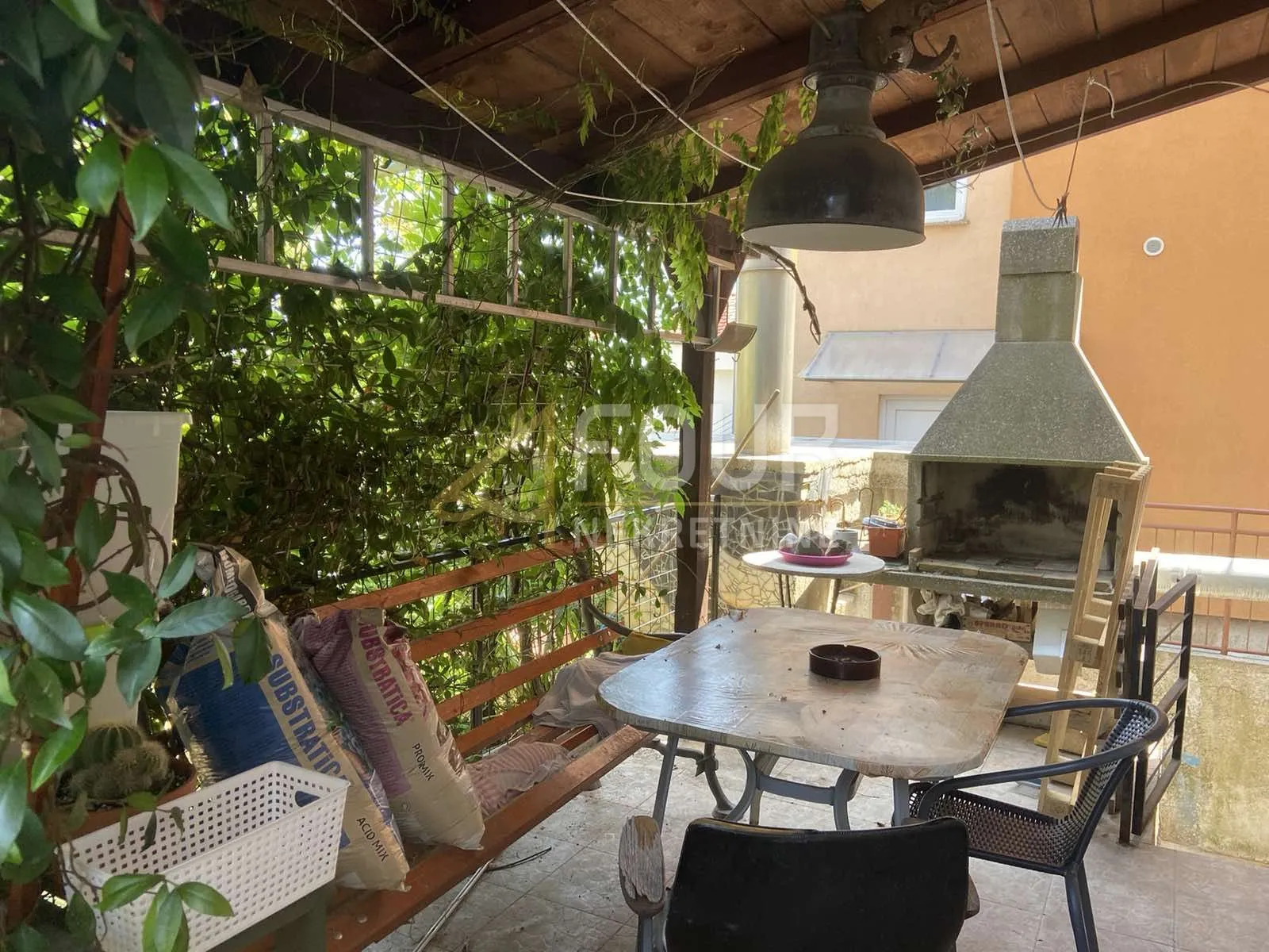 Rijeka, Zamet, samostojeća kuća, 2 stana, konoba, okućnica - cover