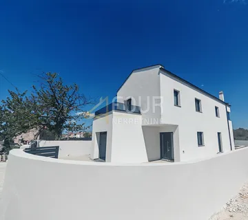 Istra, Svetvinčenat, novogradnja s bazenom, 160m2 - cover