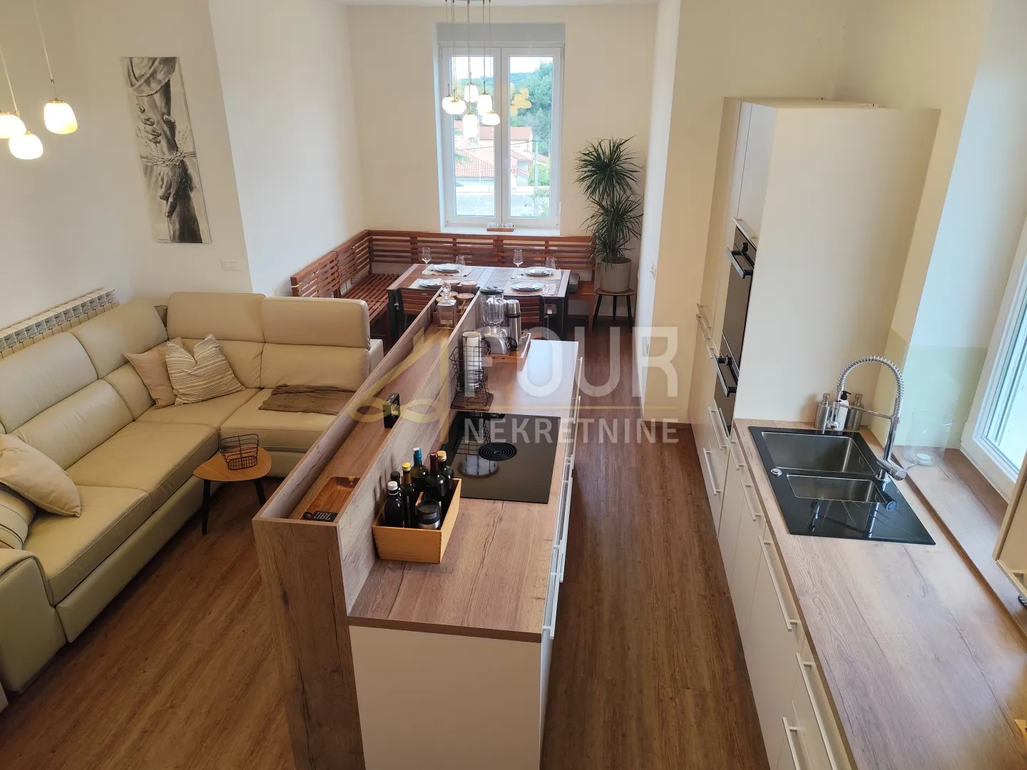 Istra, Pula, Stoja, 130.88m2, višeetažni stan, 3s+db, terasa, okućnica - cover