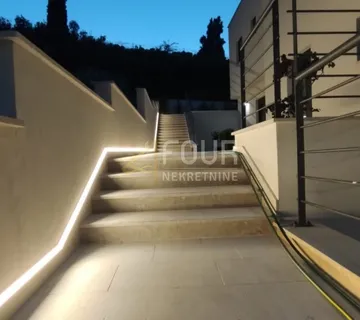 Lovran, nova luksuzna vila s bazenom i prekrasnim pogledom na Kvarner - cover