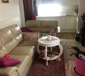 Otok Cres, Valun, kuća s 2 stana, 180m2 - cover