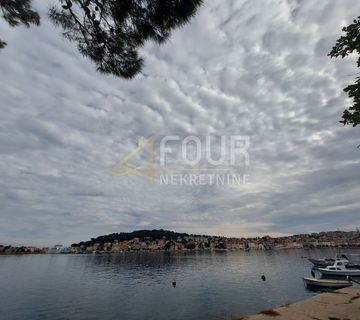 Veli Lošinj, zemljište s ruševinom i građevinskom dozvolom - cover