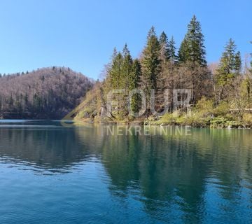 Lika, zemljište u blizini Nacionalnog parka Plitvička jezera - cover