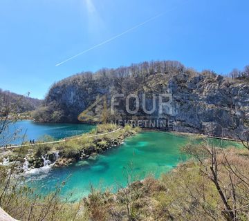 Kuća s okućnicom i 4 građevinska terena u blizini NP Plitvička jezera - cover