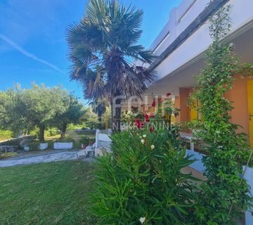 Otok Krk, Punat, kuća s 5 apartmana, 2 garaže, blizina mora - cover