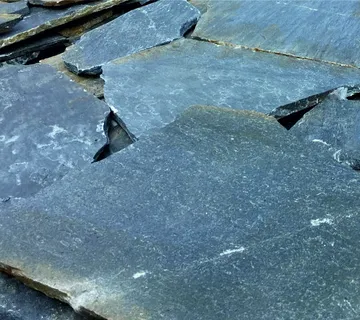 Lomljeni kamen - crni mramor - cover