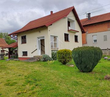 PRODAJA, GRAĐEVINSKO ZEMLJIŠTE 2000 m2 SA KUĆOM I GOSPODARSKIM OBJEKTIMA - cover