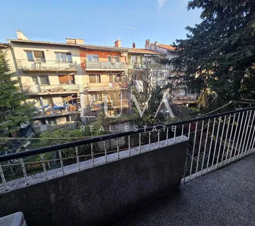 Zagreb, Trešnjevka blizu placa, stan 43 m2 + garaža na prodaju - cover