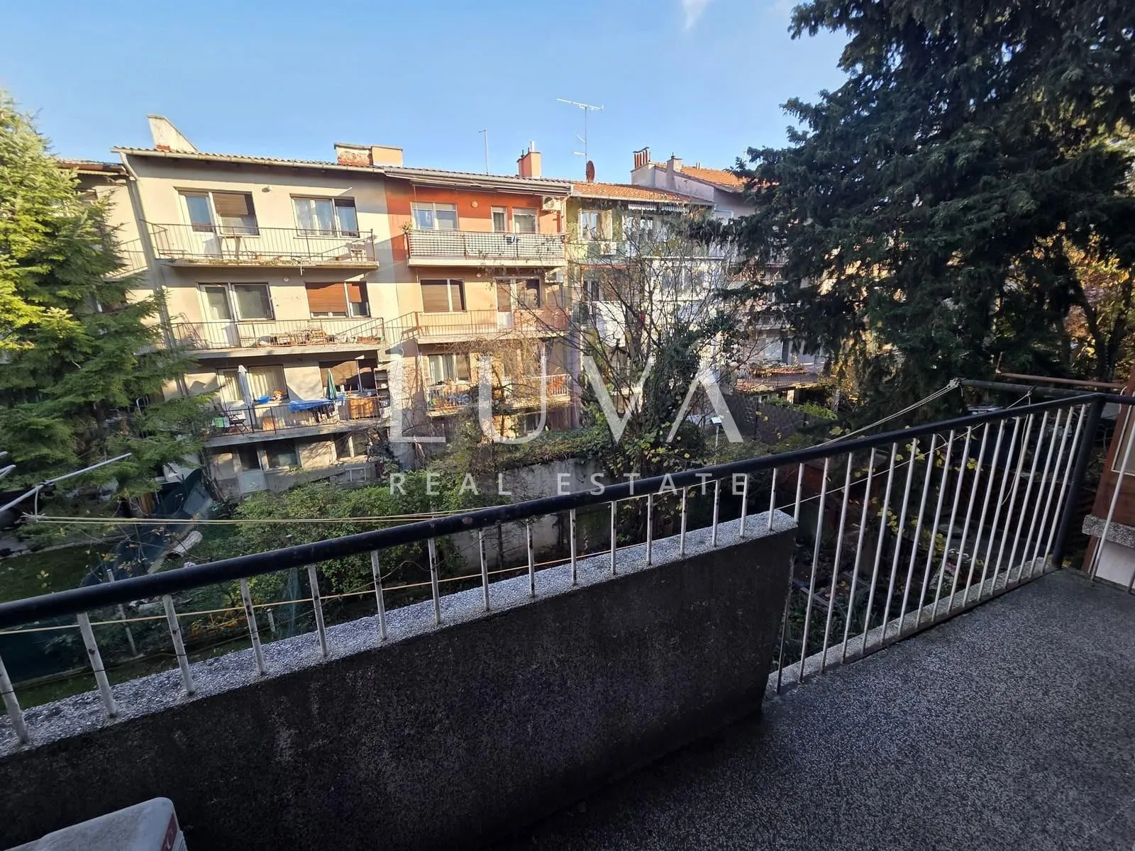 Zagreb, Trešnjevka blizu placa, stan 43 m2 + garaža na prodaju - cover