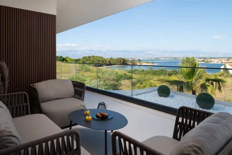 NIN - VILLA MODERNE ARHITEKTURE NA JEDINSTVENOJ LOKACIJI! - cover