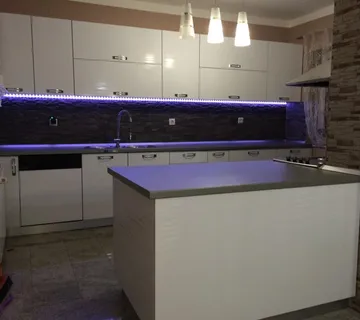 KUHINJA SA OTOKOM VISOKI SJAJ - cover