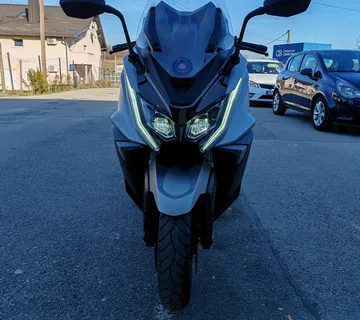 KYMCO AK550, 2017. god., srebrni mat metalik, odličan - cover