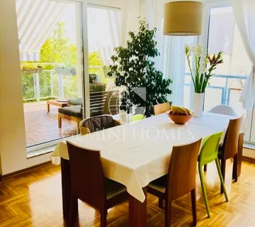 Četverosobni stan, 121 m², Bijenik - BEZ PROVIZIJE - cover