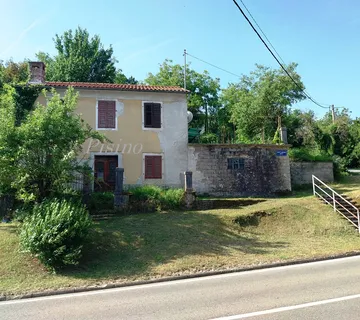 Pazin, kuća za adaptaciju na atraktivnoj lokaciji s pogledom na grad - cover