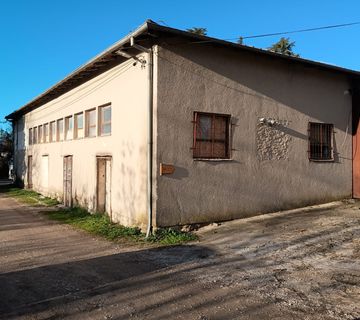Potpićan, staro kino skladišni/radiona, 280 m2 - cover