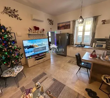 Istra, Pula, prekrasni stan u prizemlju s tri spavaće sobe (prodaja) - cover