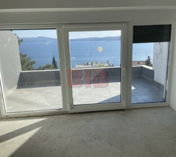 CRIKVENICA-TOP LOKACIJA,80M2 II KAT,PARKING,VRT,100 METARA DO MORA - cover