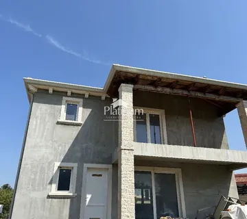 Istra,Peroj okolica, lijepa samostojeća katnica s bazenom (prodaja) - cover