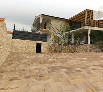 ROVANJSKA, kuća s 2 apartmana, bazenom i očaravajućim pogledom, PRILIKA! - Rovanjska, Jasenice