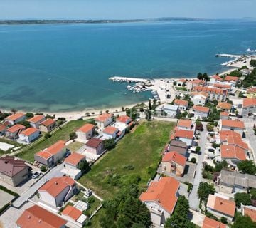 PRODAJA - GRAĐEVINSKO ZEMLJIŠTE 2895 m2 - VRSI (PRVI RED UZ MORE) - cover