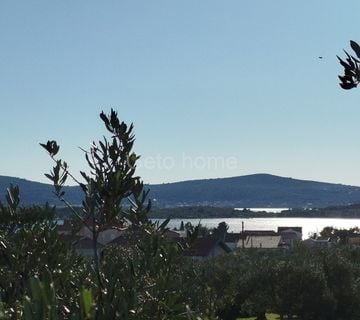 PRODAJA -GRAĐEVINSKO ZEMLJIŠTE 747 m2 - TURANJ  - cover