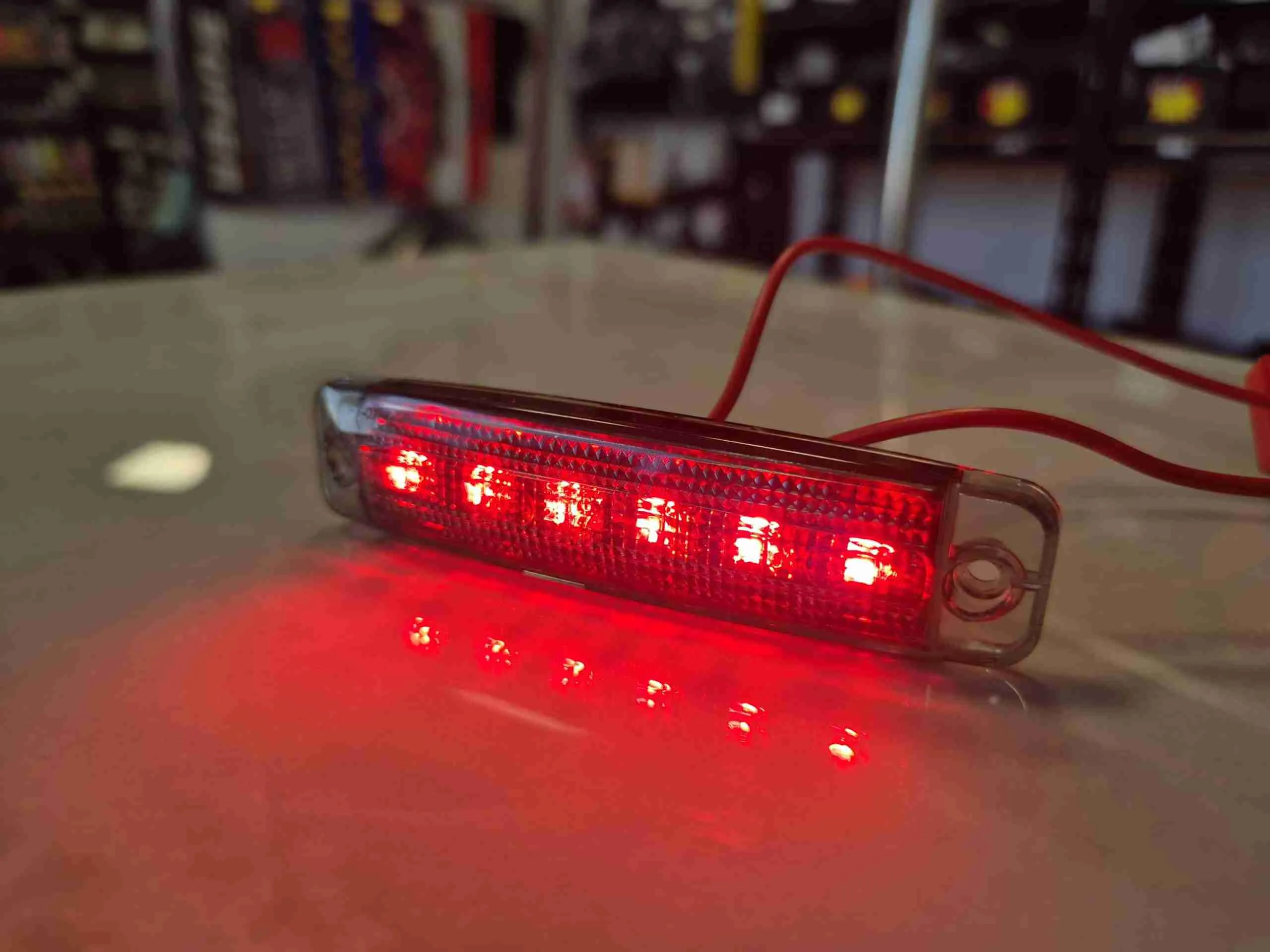 FRISTOM lampica-crvena - cover