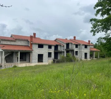 GRAÐEVINSKO ZEMLJIŠTE (5746 m2) S POSTOJEĆIM ROH-BAU OBJEKTOM, ISTRA - cover