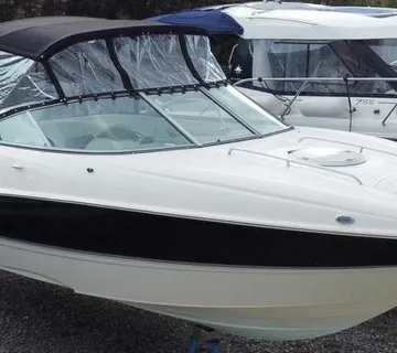 MAXUM 2400 SC3 + Mercruiser 5.0 (260)- Stil, snaga i udobnost na moru - cover