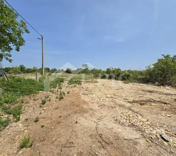 GRAĐEVINSKO ZEMLJIŠTE U BLIZINI ZADRA - cover