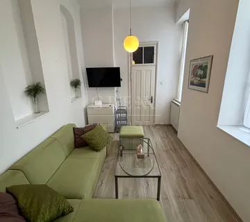 Stan Zagreb Donji Grad, 50 m2+20 m2 spremište, PRILIKA - cover