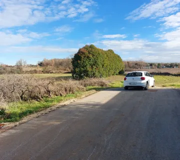 Građevinsko zemljište udaljeno 3 km. od Poreča