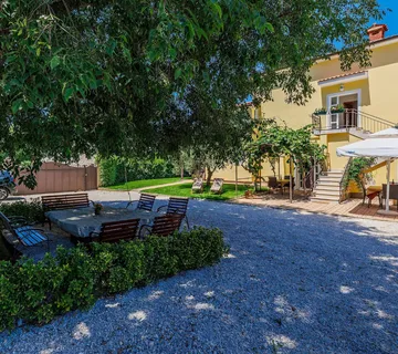 Kuća Poreč sa 5 apartmana 1,5 km od mora, PRILIKA - cover