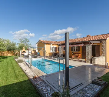 Lijepa vila u okolici Poreča prilagođena za invalide, 219 m2 - cover